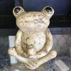 陶器製カエルの線香立てベージュ系