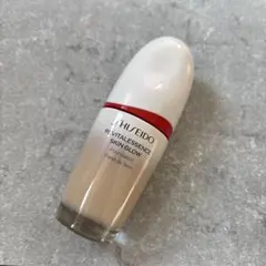 資生堂　エッセンススキングロウ　ファンデーション　220