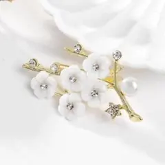 ブローチ　梅の花　アクセサリー　卒業式　入学式　パール　エレガントラインストーン