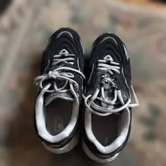 New Balance 725 ブラック/ホワイト スニーカー