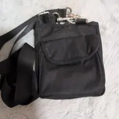 ライブ観戦にもおすすめ！黒 ナイロン ボディバッグ(サコッシュ）