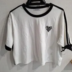 ハート型ロゴ刺繍 ホワイトTシャツ