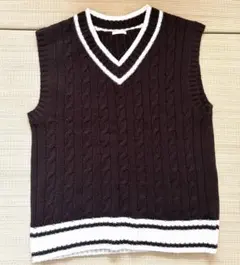 GU Vネックニットベスト　ダークブラウン　Mサイズ