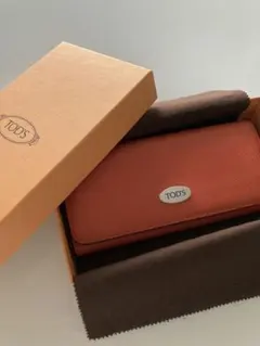 トッズ 長財布 オレンジ　レザー ロングウォレット 収納多め TOD’Sのサムネイル