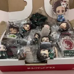 鬼滅の刃 竈門炭治郎　フィギュア キーホルダー 缶バッジ　まとめ売りセット