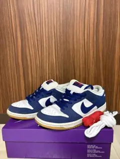Nike SB Dunk Low ネイビー/ホワイト