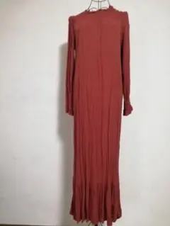 テラコッタ色ロングワンピース