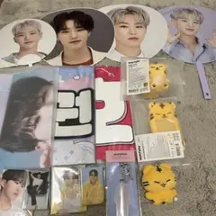 SEVENTEEN セブチ ホシ トレカ うちわ グッズ ぬいぐるみ 缶バッジ