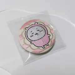 ちいかわ　刺繍缶バッジ　パジャマ