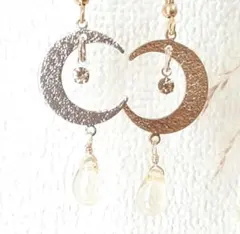 お月様とライトトパーズのチェコドロップの春ピアス