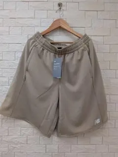 New Balance オーバーサイズ ハーフパンツ ベージュのサムネイル