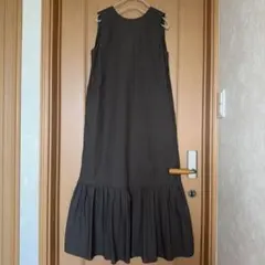 SACRA サクラ　ギャザー ロング ワンピース カーキ色のサムネイル