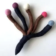 羊毛フェルト製 ブローチ