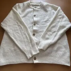 GU ホワイト ボタン付きカーディガン