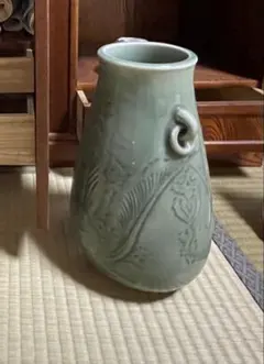 大きな花瓶　青磁系の陶磁器