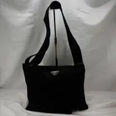 【PRADA】プラダ　ショルダーバッグ　斜めがけバッグ　黒　ブラック　BLACK