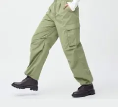 【定価2990円】★新品タグ付★GUパラシュートカーゴパンツXS 53GREEN