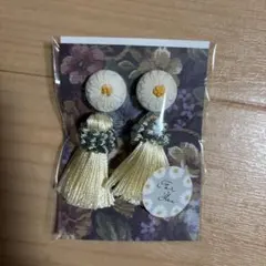 値下げ★ ハンドメイド 刺繍くるみボタン タッセルピアス