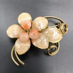 フラワー　モチーフ 上品 ゴールド ブローチ