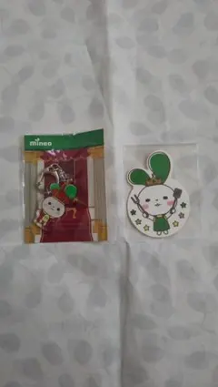 mineo キーホルダーとステッカー