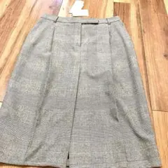 【新品　未使用】BOSS スカートチェックのサムネイル