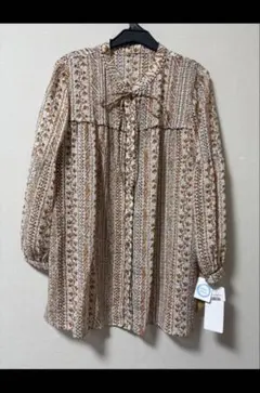 新品タグ付きレリアン ボタニカルチュニックブラウスのサムネイル