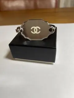 CHANEL シルバー ロゴ バングルのサムネイル