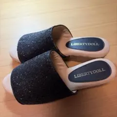 LIBERTYDOLL ラメ入りブラックサンダル