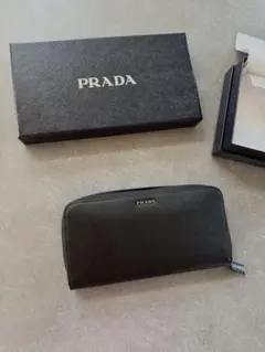 PRADA 長財布 黒 レザー　ほぼ未使用