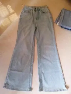 ライトブルーブーツカットデニム