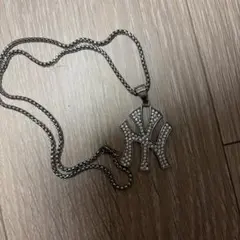 NY ヤンキース ロゴ ネックレス シルバーカラー　swag sk8のサムネイル