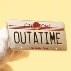 OUTATIME カリフォルニアナンバープレートピンバッジ