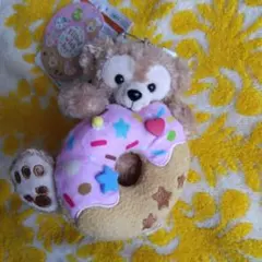 ダッフィーぬいぐるみバッジ　フィルド ウィズ ジョイ