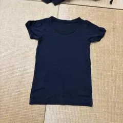 黒いクルーネックアンダーシャツ　肌着　ヒートネック　120 毛玉あり