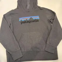 patagonia グレー パーカー キッズ XL