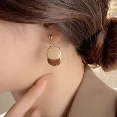 メイラードの輪切り　ピアス　女性軽量贅沢　レトロ　高級感