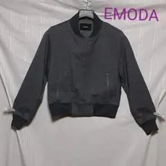 エモダ　　ショート　ブルゾン　アウターのサムネイル