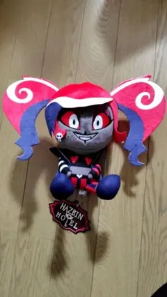 ハズビン・ホテルへようこそ　ラウンドワン限定　おすわりぬいぐるみ ヴェルべット