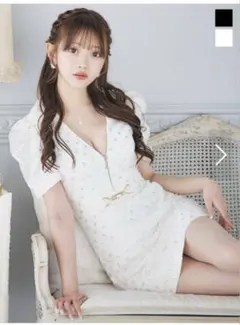 Jewelsホワイトパフスリーブタイトドレス