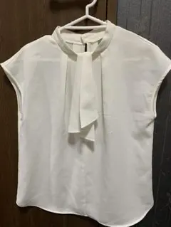 ホワイト リボン付き ノースリーブシャツ