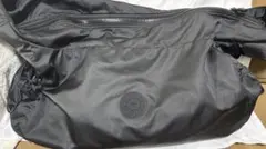 キプリング　ブラック ナイロンショルダーバッグ　チャーム付き