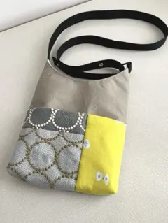 ミナペルホネン　パッチワーク　スマホポシェット