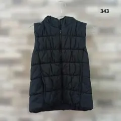 ユニクロ　黒のフード付きダウンベスト