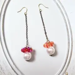 【ハンドメイドピアス】赤とオレンジのパール アシンメトリーなイヤリング