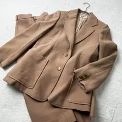 スカートセットアップ　ベージュ　ジャケット　東京スタイル