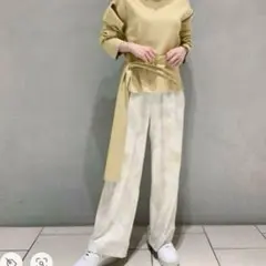 未使用級★emmi マーブル柄サテン タック パンツ 白系