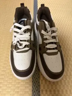 スニーカー