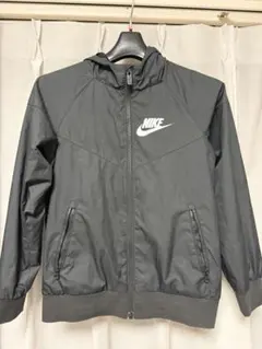 NIKE ウィンドブレーカー　ジャケット キッズXS 130相当