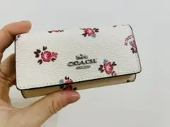 コーチ　キーケース　白　花柄