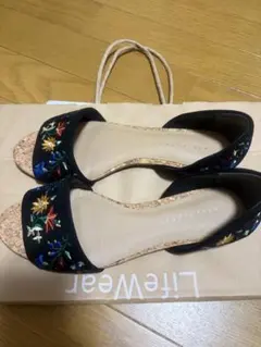 ローリーズファーム　花柄刺繍　フラットサンダルのサムネイル